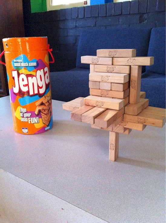 Màn chơi rút gỗ Jenga bá đạo nhất, khiêu chiến những tay chơi giỏi nhất thế giới.