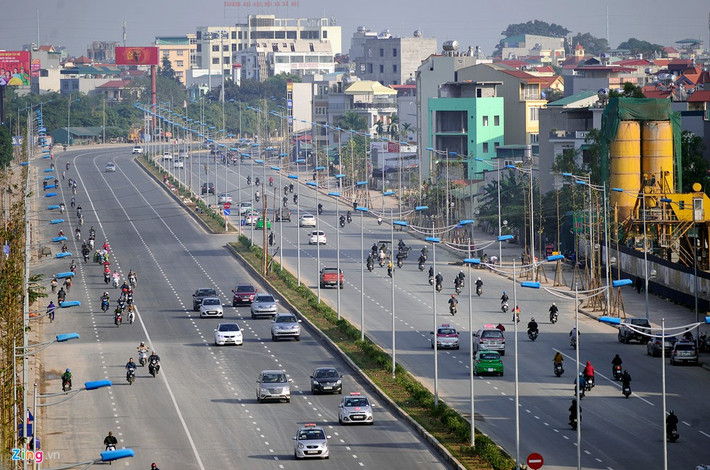 Ngày 17/1, tuyến đường vành đai 2 hay còn gọi là con đường nghìn tỷ với tổng mức đầu tư trên 6.000 tỷ đồng chính thức thông xe kỹ thuật, rút ngắn một nửa thời gian từ Nhật Tân về Cầu Giấy (Hà Nội).