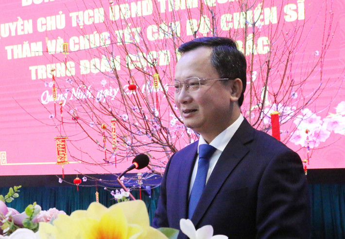 Ông từng đảm nhiệm các chức vụ: Chánh Văn phòng UBND tỉnh, Bí thư Huyện ủy Bình Liêu, Trưởng Ban Tuyên giáo Tỉnh ủy Quảng Ninh.