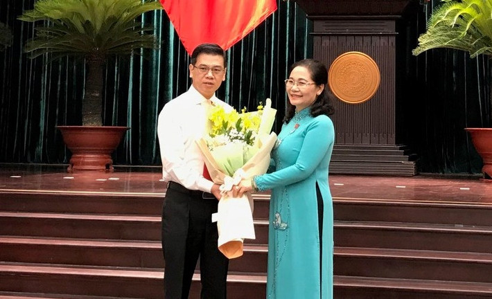 Với nhiệm vụ dự kiến được phân công phụ trách lĩnh vực tài chính ngân sách, tân Phó chủ tịch UBND TP HCM Nguyễn Văn Dũng cũng cam kết sẽ tập trung chỉ đạo điều hành thực hiện kết quả cao nhất đảm bảo các chỉ tiêu thu, chi ngân sách; tiếp tục đổi mới, nâng cao hiệu quả công tác quản lý tài chính công, ngân sách đáp ứng yêu cầu phát triển của TP HCM.