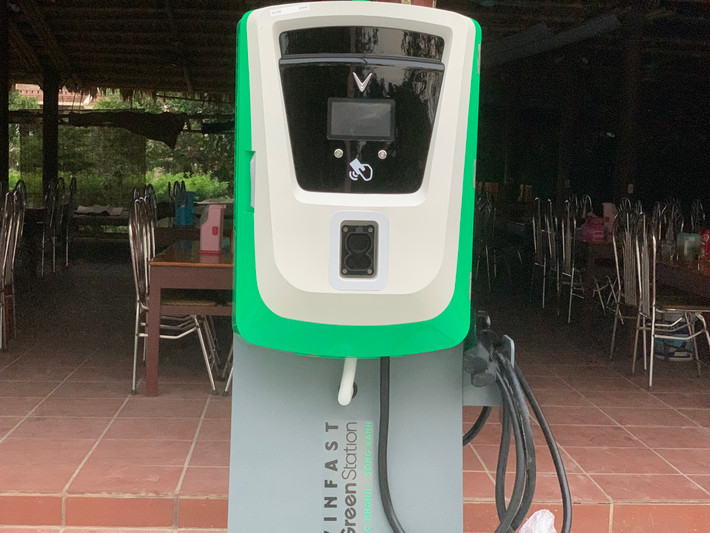 Trạm sạc được tích hợp với ứng dụng quản lý sạc pin, cho phép người dùng theo dõi chính xác thời gian sạc, lượng điện sạc và từ đó chi trả đúng số tiền tương ứng.