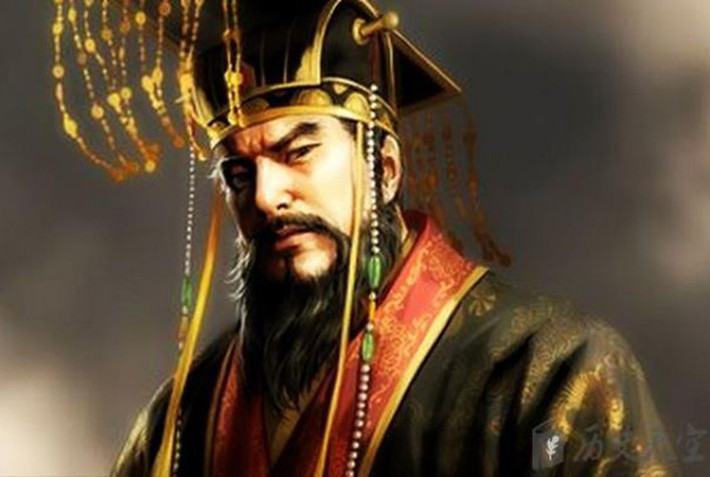 Cụ thể, A Phòng - người phụ nữ chiếm được trái tim của Tần Thủy Hoàng có xuất thân là một thôn nữ. Cô có cuộc gặp gỡ định mệnh với Tần Thủy Hoàng khi ông dẫn quân chiến đấu với những bộ lạc ở phía Nam.