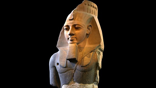Trong số này có việc Ramses II cho người xây dựng hai ngôi mộ "khủng" cho bản thân.