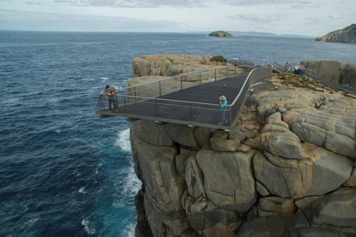 Vách đá The Gap bên bờ biển Sydney, Australia là địa điểm du lịch hớp hồn nhiều người, đặc biệt là những người đam mê trải nghiệm mạnh.