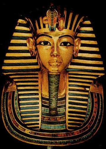 Trong khi ấy, xương chân của Vua Tutankhamun có dấu hiệu bị gãy gợi ý ông từng gặp một tai nạn nghiêm trọng.