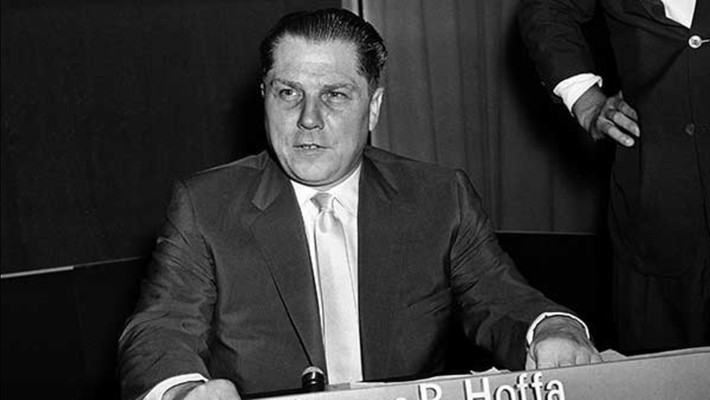 Một vụ mất tích gây chấn động dư luận khác là trường hợp của Jimmy Hoffa. Nhà lãnh đạo công đoàn có sức ảnh hưởng lớn ở Mỹ biến mất một cách bí ẩn ngay tại bãi đỗ xe nhà hàng thuộc thành phố Detroit, Michigan ngày 31/7/1975.