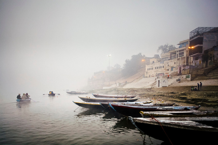 Đối với người Hindu ở Ấn Độ, dòng sông Hằng tại thành phố Varanasi có vai trò quan trọng đời sống tinh thần.
