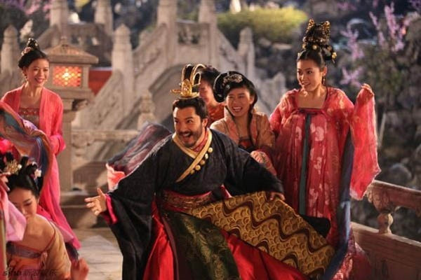 Khi ấy, hoàng đế sẽ ngủ một mình cho đến sáng mà không có người ở cạnh.