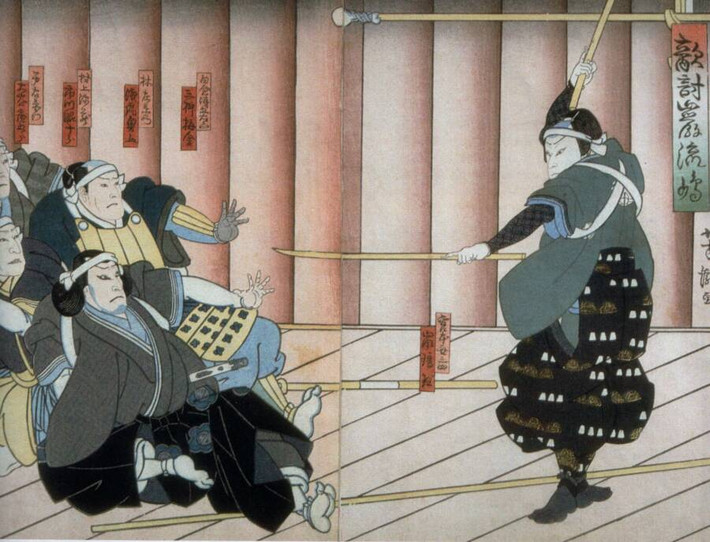 Vào năm 13 tuổi, Musashi đánh bại một samurai lớn tuổi hơn trong trường học chỉ bằng thành kiếm gỗ dài 1,8m.