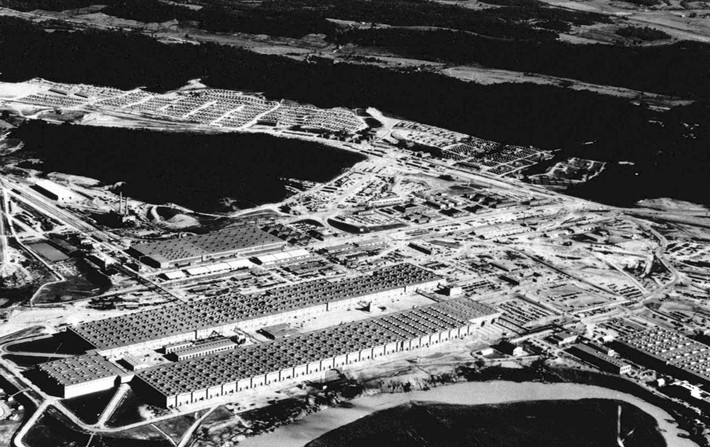 Kể từ năm 1949, các hoạt động quân sự Oak Ridge bắt đầu giảm dần. Theo đó, thị trấn này dần trở thành một khu dân cư thật sự và cuối cùng trở thành thành phố vào năm 1959. Video: Nhật Bản tưởng niệm nạn nhân vụ ném bom nguyên tử Nagasaki (nguồn: VTC14)
