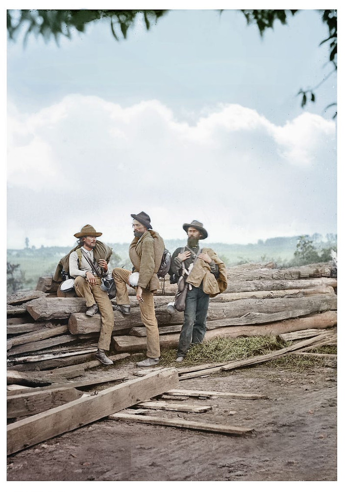 Ba tù nhân phe Liên minh tại chiến trường Gettysburg năm 1863. Trận Gettysburg là một trong những "tử địa" đẫm máu đối với lính Mỹ trong cuộc nội chiến.
