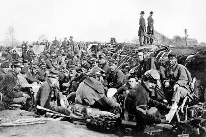 Những người lính thuộc liên minh miền Bắc nghỉ ngơi trước khi tham gia trận chiến Chancellorsville diễn ra vào ngày 30/4/1863.
