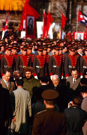 Nhà lãnh đạo Cuba tham dự sự kiện có mặt của nhà lãnh đạo Liên Xô Nikita Khrushchev trong lễ kỷ niệm Ngày Quốc tế Lao động tổ chức tại Moscow năm 1963.
