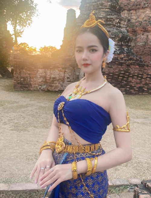 Hiện tại, dù quả thật có nổi tiếng hơn, nhiều người theo dõi hơn nhưng dường như cô nàng cũng đang phải chịu những tai tiếng, "bia miệng" dai dẳng.