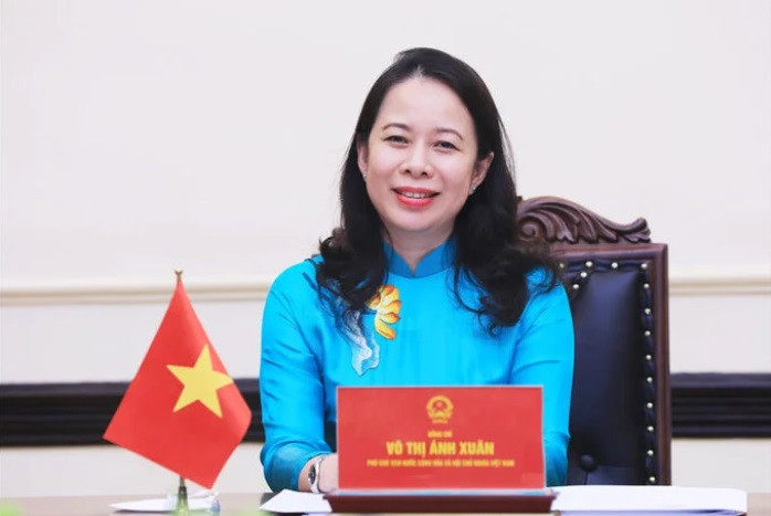 Bà Võ Thị Ánh Xuân sinh năm 1970, quê quán xã Thới Sơn, huyện Tịnh Biên, tỉnh An Giang. Trình độ chuyên môn cử nhân sư phạm hóa học, thạc sĩ chuyên ngành quản lý công, trình độ lý luận chính trị cử nhân.