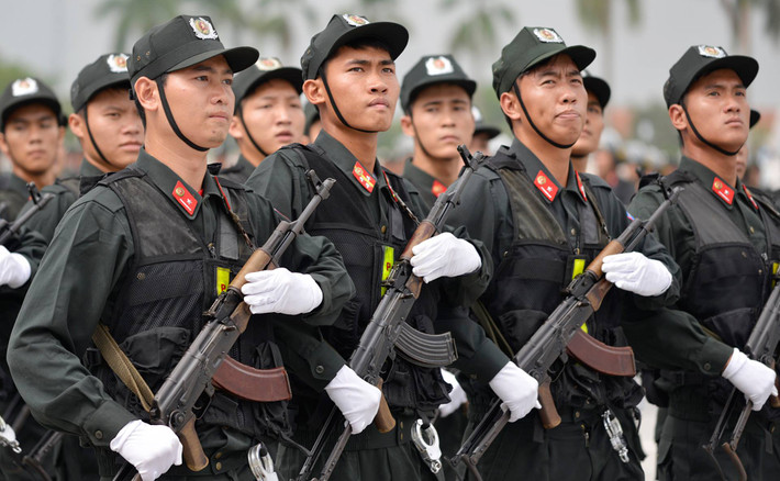 Lực lượng Cảnh sát cơ động CATP Hà Nội với những trang thiết bị hiện đại luôn sẵn sàng làm mọi nhiệm vụ. Lực lượng chiến sỹ thuộc Trung đoàn CSCĐ Hà Nội được trang bị sung tiểu liên AK, được giao nhiệm vụ tham mưu giúp Đảng uỷ BCH Trung đoàn thực hiện những chương trình kế hoạch như triển khai phương án bảo vệ các kỳ, cuộc, các sự kiện văn hoá thể thao lớn, đảm bảo an ninh chính trị và trật tự an toàn xã hội.