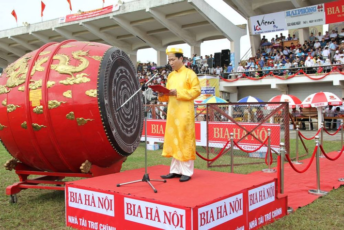 Lễ hội chọi trâu Đồ Sơn là một lễ hội dân gian có từ rất lâu đời, lưu giữ những nét sinh hoạt văn hóa, tín ngưỡng gắn liền với đời sống tâm linh, tinh thần thượng võ của người dân miền biển Đồ Sơn. Tính đến năm 2016, lễ hội đã trải qua 27 năm khôi phục và duy trì.