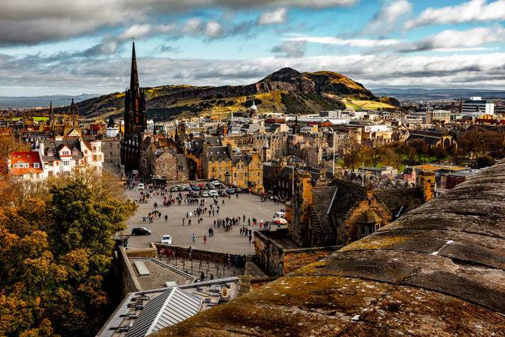 Nếu có dịp du lịch Scotland thì bạn nhất định không thể nào bỏ qua cơ hội ghé thăm thành phố Edinburgh xinh đẹp.