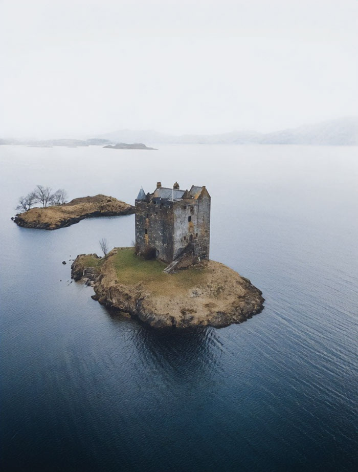 Lâu đài bị bỏ hoang từ thế kỷ 14 ở Scotland.