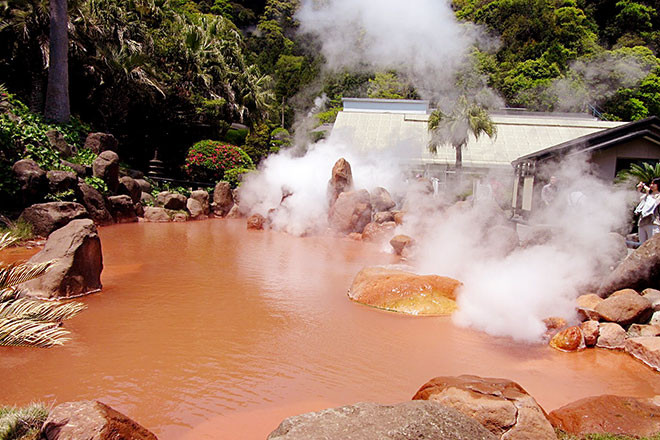 Ở Beppu, khách du lịch Nhật Bản còn có cơ hội chiêm ngưỡng chuỗi “địa ngục Onsen” gồm 8 suối nóng rất đặc biệt và vô cùng kỳ lạ.