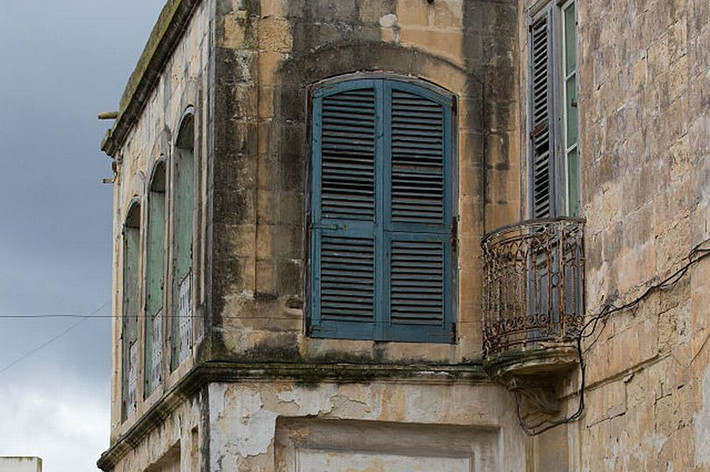 Nữ hoàng Elizabeth II và Hoàng thân Philip còn có biệt thự Gaurdamangia ở Valletta, thủ đô của Malta, một đảo quốc Nam Âu. Đây là nơi sinh sống của vợ chồng Nữ hoàng khi Hoàng thân đang còn là một sĩ quan Hải quân Hoàng gia.