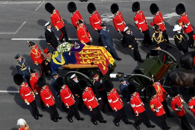 Ít nhất 1650 quân nhân sẽ tham gia vào lễ rước linh cữu của Nữ hoàng từ Tu viện Westminster đến Cổng Wellington sau lễ tang của bà.