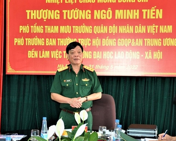 6 Phó Tổng tham mưu Quân đội nhân dân Việt Nam là Thượng tướng Ngô Minh Tiến.