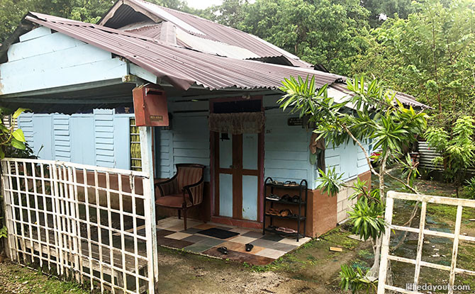 Từng được bao quanh bởi cánh rừng xanh và các trang trại, giờ đây Lorong Buangkok được bao quanh bởi một khu nhà ở tư nhân và một cụm căn hộ nhìn ra các khu nhà ở thấp tầng. Ảnh: IT.