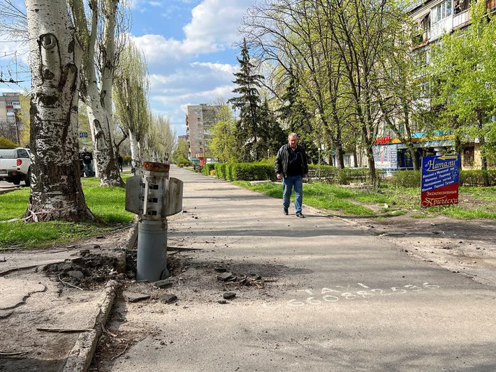 Giới chức Ukraine còn từng cáo buộc Nga dùng bom chùm và bom nhiệt áp - thứ vũ khí bị nhiều tổ chức quốc tế lên án vì gây sát thương diện rộng, nhưng Moscow phủ nhận. Ảnh: Reuters.