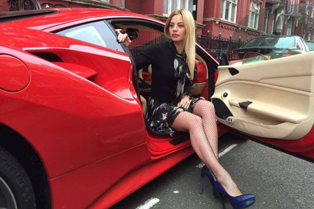 Cuộc sống xa hoa của nàng rich kid khiến nhiều người phải ghen tỵ và ao ước có được. Tuy nhiên, không ít người cho rằng việc Julia khoe khoang sự giàu có dù chưa hề được thành tựu đáng nể là không đáng biểu dương. Ảnh: IT.