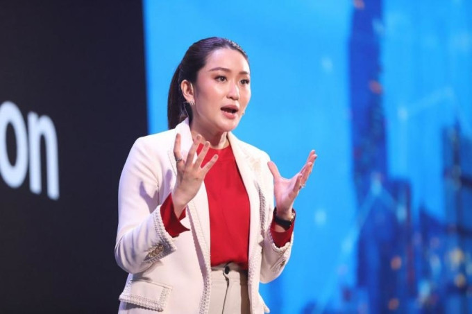 Trong cuộc họp của Pheu Thai ngày 20/3, bà Paetongtarn được chọn làm lãnh đạo của chương trình "Gia đình Pheu Thai" nhằm giúp đảng này củng cố đoàn kết để giành chiến thắng trong cuộc bầu cử sắp tới. Điều này càng củng cố thêm nhận định rằng bà có thể trở thành ứng viên thủ tướng.