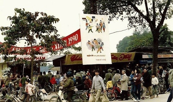 Chợ tết năm 1990.