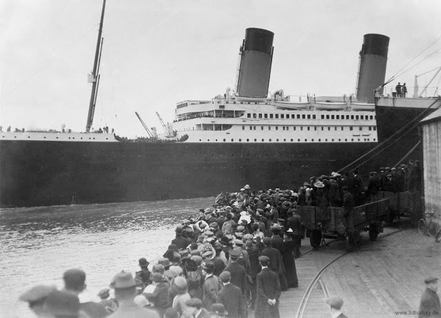 Hơn 2.000 hành khách lên tàu Titanic tại Southampton, Anh ngày 10/4/1912. Theo lịch trình, con tàu sẽ đến New York, Mỹ.