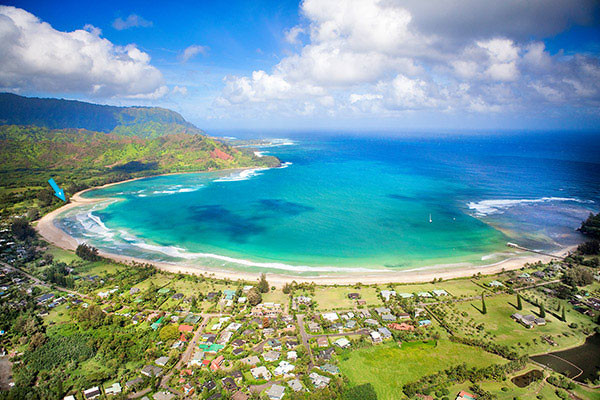 Thêm nữa, Kauai là hòn đảo lâu đời nhất với hơn 5 triệu năm tuổi. Đây là hòn đảo lớn thứ 4 trong các hòn đảo thuộc quần đảo Hawai. Kauai hấp dẫn du khách còn bởi ẩm thực nở rộ và nền văn hóa nghệ thuật lâu đời.