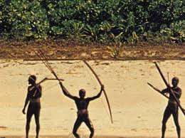 Theo đó, trong những thập kỷ qua, bộ lạc Sentinelese đã tấn công và giết hại một số người cố tiếp cận nơi họ sinh sống.
