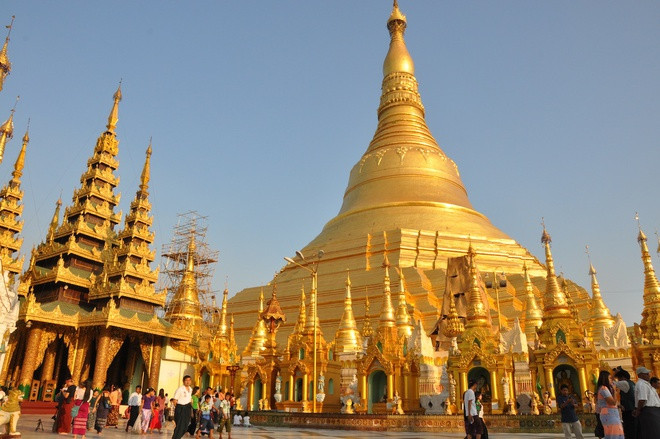 Do đó, nhiều Phật tử và người dân đến đây làm lễ và chiêm ngưỡng vẻ đẹp của ngôi chùa cũng như ngắm nhìn các thánh tích liên quan đến các vị Phật.