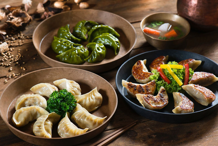 Từ đây, nhiều người đặt câu hỏi nếu không được phép giết mổ động vật thì người Bhutan phải chăng là người ăn chay.