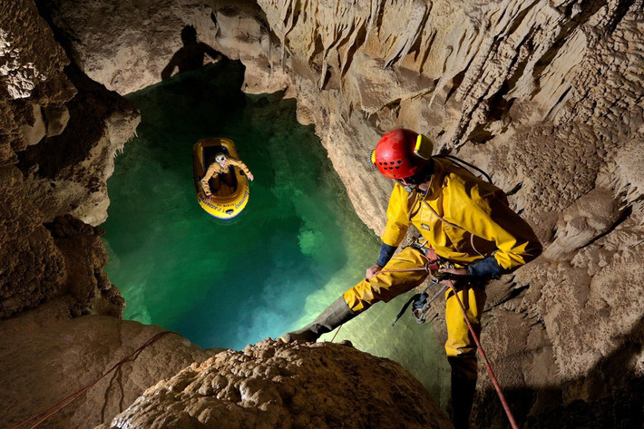 Hang động Krubera còn có tên khác là hang Voronya hay Voronja (có nghĩa là hang quạ trong tiếng Nga). Tên gọi hang quạ xuất phát từ việc các nhà nghiên cứu phát hiện lối vào hang động bị bịt kín bởi tổ của các đàn quạ.