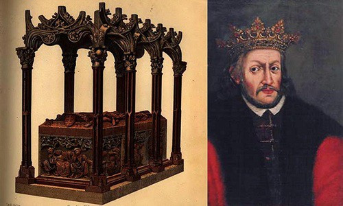 Vào năm 1973, một nhóm các nhà khảo cổ mở cửa lăng mộ của nhà vua Ba Lan Casimir IV Jagiellon ở Kraków. Vị vua này sinh ngày 30/11/1427 và là con thứ ba , cũng là con trai út của vua Władysław II Jagiełło với người vợ thứ tư là Sophia xứ Halshany.