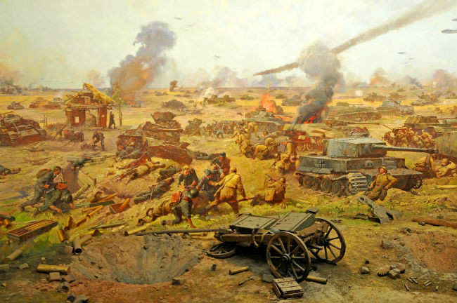 Từ ngày 5/7/1943, quân đội Đức quốc xã và Hồng quân Liên Xô giao tranh ác liệt tại khu vực Kursk. Cuộc chiến giữa các sư đoàn xe tăng của 2 bên vô cùng cam go nên gây ra thiệt hại lớn cho mỗi nước.