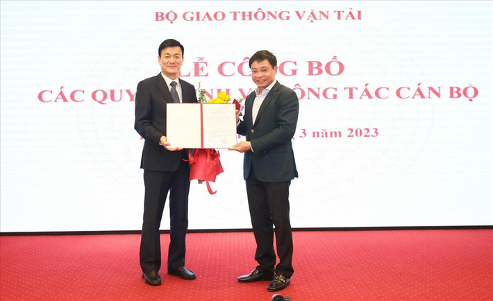 Bổ nhiệm người đứng đầu ngành Đăng kiểm: Ngày 11/3, tại trụ sở Cục Đăng kiểm Việt Nam, Bộ trưởng GTVT Nguyễn Văn Thắng đã trao quyết định điều động, bổ nhiệm ông Nguyễn Chiến Thắng, Vụ trưởng Quản lý doanh nghiệp giữ chức Cục trưởng Đăng kiểm Việt Nam. Ông Nguyễn Vũ Hải, Phó Cục trưởng Đăng kiểm Việt Nam, thôi phụ trách Cục Đăng kiểm Việt Nam.