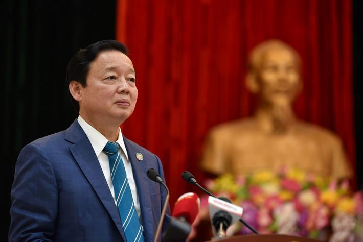Chỉ đạo nóng của Phó Thủ tướng Trần Hồng Hà: Phó Thủ tướng yêu cần khẩn trương ban hành theo thẩm quyền hoặc đề xuất đối với những vấn đề vượt thẩm quyền để cho phép các trung tâm bảo trì, bảo dưỡng của các doanh nghiệp sản xuất, kinh doanh, nhập khẩu xe ô tô đủ điều kiện được tham gia thực hiện kiểm định xe; thực hiện miễn đăng kiểm lần đầu đối với ô tô mới sản xuất, lắp ráp và xe cơ giới nhập khẩu chưa qua sử dụng.