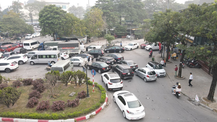 Cục đang xem xét ký hợp đồng chuyên gia với những cán bộ đăng kiểm đã nghỉ hưu có nhiều kinh nghiệm để nghiên cứu sửa đổi văn bản quy phạm pháp luật, tập huấn nghiệp vụ đăng kiểm nhằm triển khai các giải pháp hữu hiệu hơn về nâng cao chất lượng công tác đăng kiểm, phòng chống tham nhũng, tiêu cực trong thời gian tới.