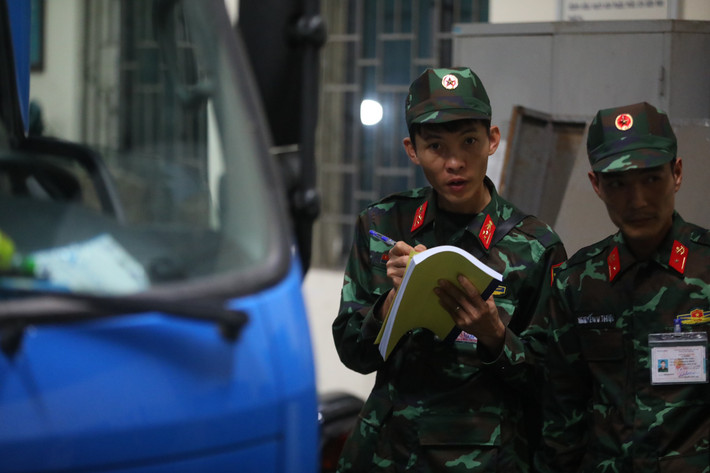 Các kiểm định viên được hướng dẫn và trực tiếp thực hành 5 công đoạn trong quy trình kiểm định xe cơ giới dân sự.