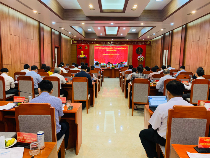 Trong dịp lễ vừa qua, Khánh Hòa đã triển khai nhiều giải pháp chống dịch. Tuy nhiên, trên địa bàn tỉnh vẫn còn tình trạng người dân và du khách tập trung trên bãi biển, không chấp hành nghiêm việc đeo khẩu trang và giữ khoảng cách. Về nhiệm vụ thời gian tới, Chủ tịch tỉnh Khánh Hòa yêu cầu các địa phương, các sở, ban, ngành tập tiếp tục thực hiện nghiêm các biện pháp phòng chống dịch COVID-19.