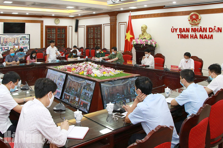 Hà Nam xem xét, xử lý hàng loạt cán bộ: Mới đây, ngày 4/5, UBND tỉnh Hà Nam có báo cáo số 67/BC-UBND gửi Thủ tướng Chính phủ về việc xem xét, xử lý trách nhiệm liên quan đến ổ dịch COVID-19 tại Hà Nam. (Ảnh: Báo Hà Nam)