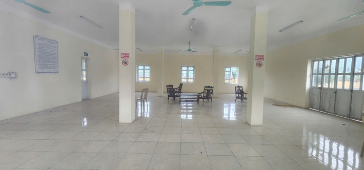 Vẻ hoang vắng tại bến xe trung tâm Kim Bôi khiến dư luận xót xa về số tiền đầu tư dự án.