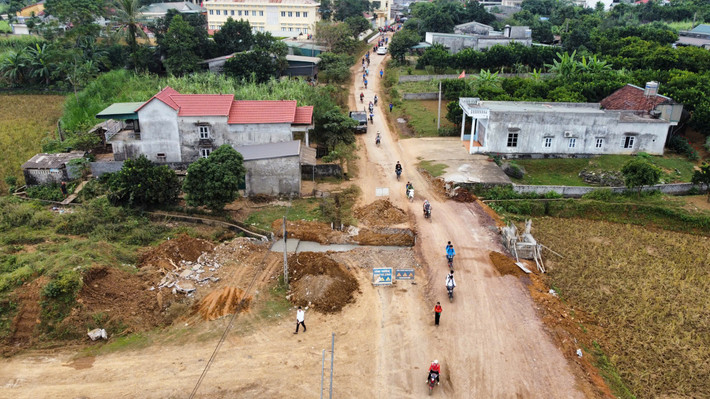 Tuy nhiên, sau hơn hai năm khởi công, chỉ 20,5% khối lượng công việc được nghiệm thu. Cuối tháng 11/2024, Ban Thường vụ Tỉnh ủy Hòa Bình đã đồng ý điều chỉnh chủ trương đầu tư dự án Đường Ngòi Hoa - Quốc lộ 6.