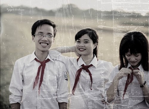 Mộc mạc, thôn quê... thế nhưng những gì mà 14 thành viên tập thế lớp Sư phạm kỹ thuật - Công nghệ thông tin thể hiện lại mang đến nhiều cảm xúc cho người xem.