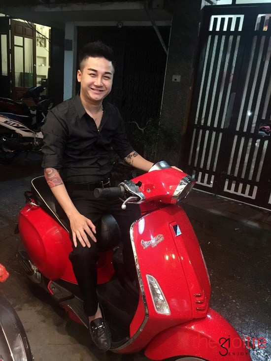 Với quan niệm “Thanh xuân chỉ đẹp khi ta sống hết mình vì nó”, ngoài sở thích làm các clip troll, chàng trai 9X còn ấp ủ dự định phát triển thêm quy mô kinh doanh trong tương lai.